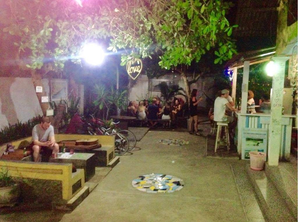 Good For Ya Knee Hostel & Bungalows (Adults Only) Τζίλι Τραγουανγκάν Εξωτερικό φωτογραφία
