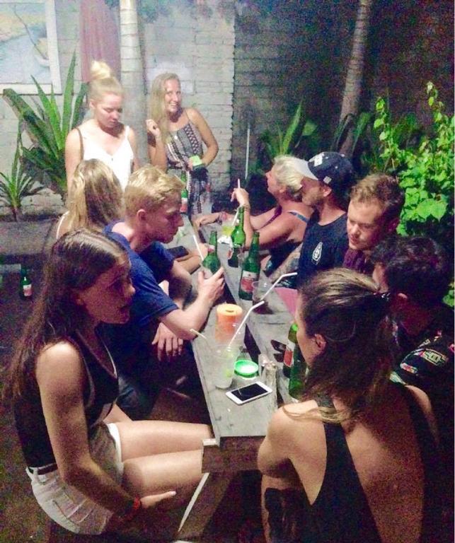 Good For Ya Knee Hostel & Bungalows (Adults Only) Τζίλι Τραγουανγκάν Εξωτερικό φωτογραφία